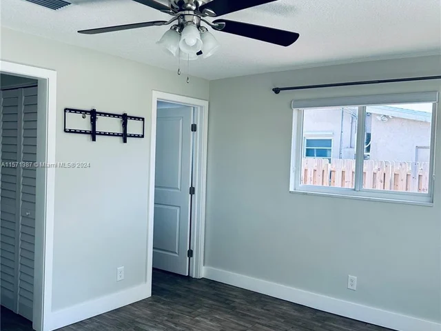 4924 SW 90th Way, Cooper City FL 33328