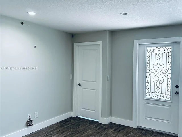 4924 SW 90th Way, Cooper City FL 33328