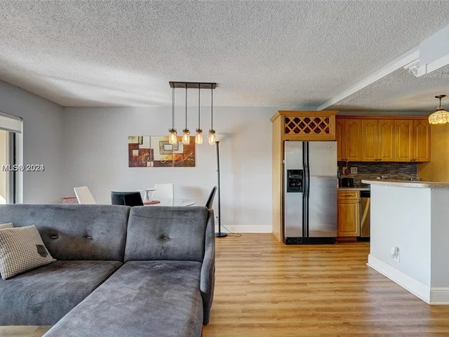 220 Lakeview Dr # 306, Weston FL 33326