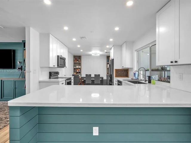 4601 Jackson St, Hollywood FL 33021