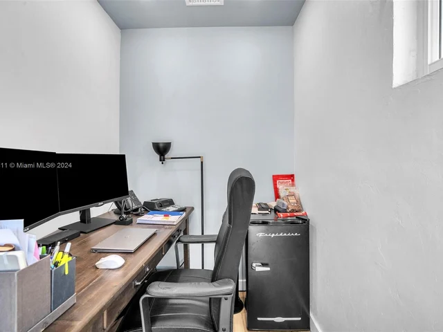 4601 Jackson St, Hollywood FL 33021