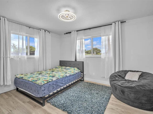 4601 Jackson St, Hollywood FL 33021