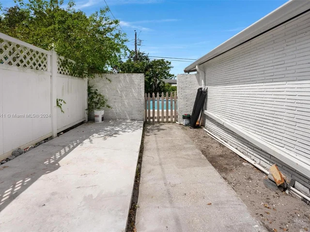 700 SW 67th Ave # A, Pembroke Pines FL 33023