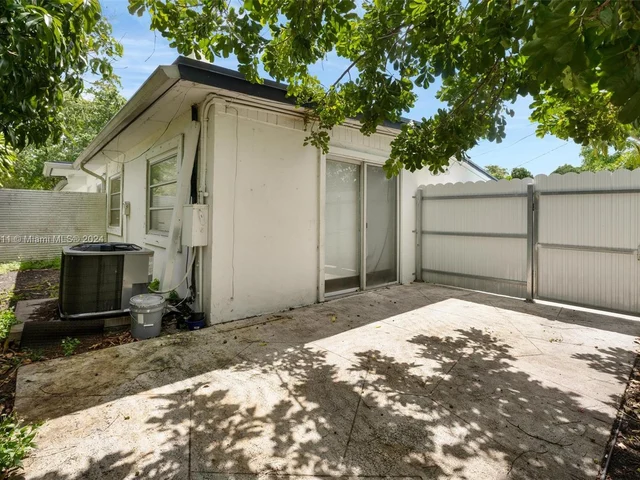 700 SW 67th Ave # A, Pembroke Pines FL 33023