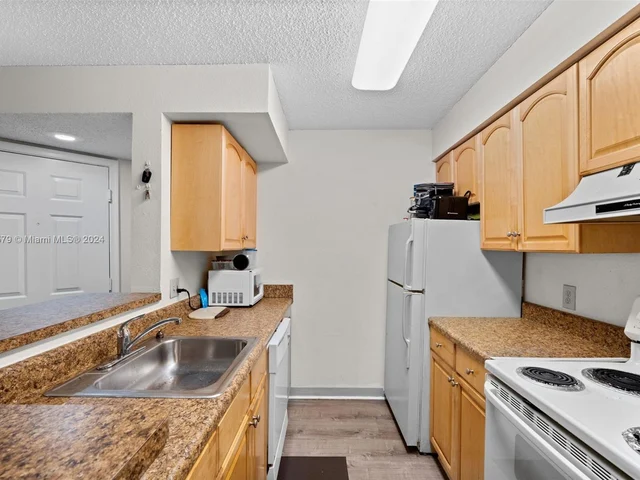 2846 S University Dr # 4106, Davie FL 33328