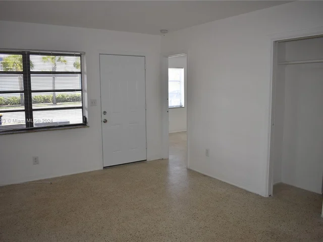 43 SW 10th St # 2E, Dania Beach FL 33004