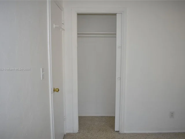 43 SW 10th St # 2E, Dania Beach FL 33004