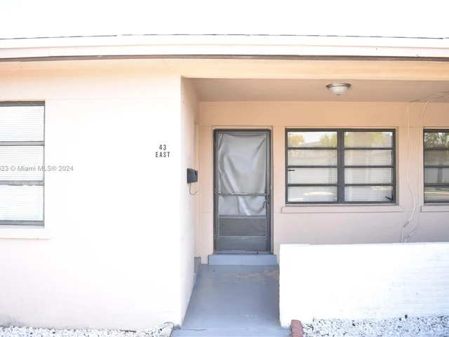 43 SW 10th St # 2E, Dania Beach FL 33004