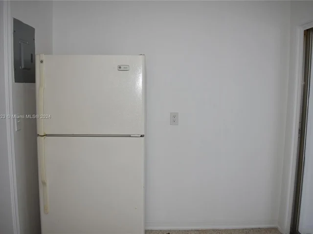 43 SW 10th St # 2E, Dania Beach FL 33004