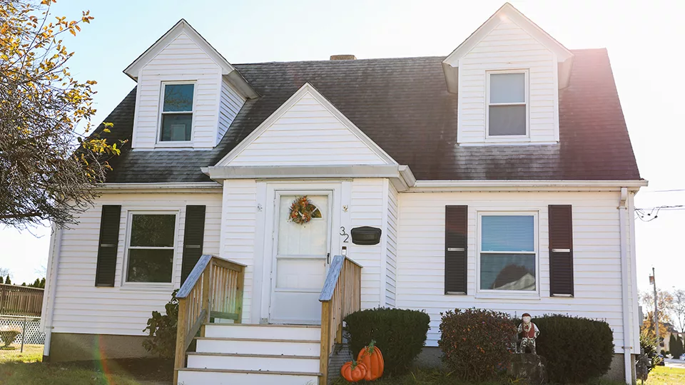Qué es vivienda unifamiliar de madera con adornos decorativos Qué es vivienda unifamiliar de madera con adornos decorativos